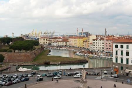Mansarda Pieno Centro Appartement Livorno Buitenkant foto