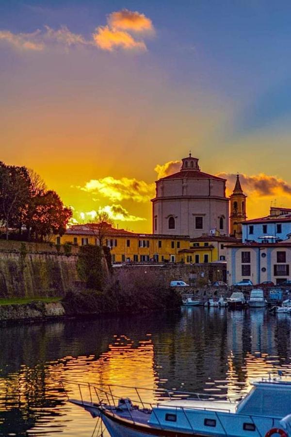Mansarda Pieno Centro Appartement Livorno Buitenkant foto